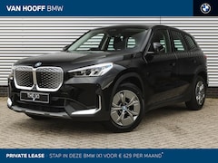 BMW iX1 - eDrive20 / Trekhaak / Achteruitrijcamera / Stoelverwarming / Parking Assistant / Stuurverw