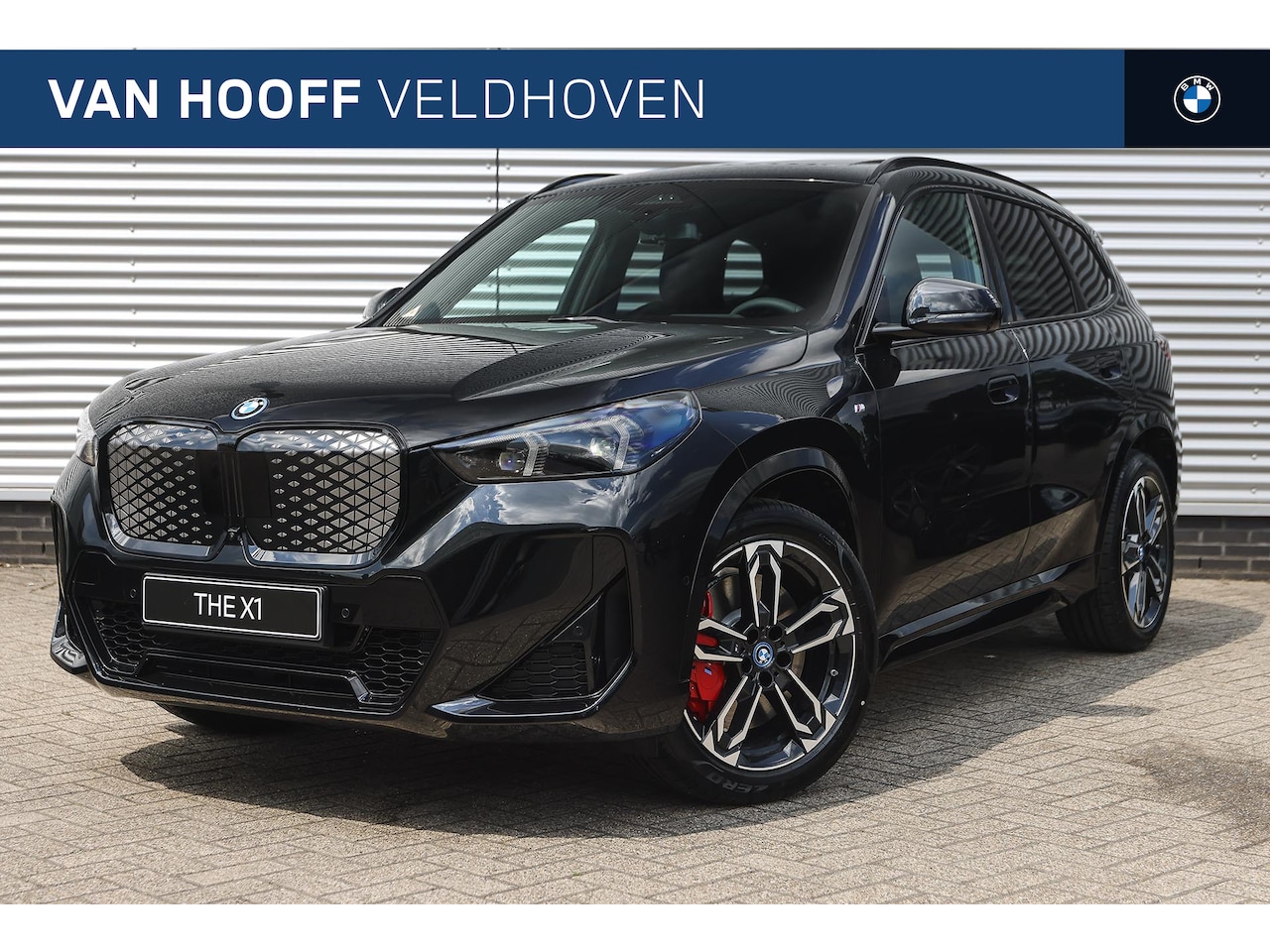 BMW iX1 - eDrive20 High Executive M Sport / Panoramadak / Trekhaak / Sportstoelen / Adaptieve LED / - AutoWereld.nl