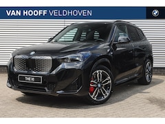 BMW iX1 - eDrive20 High Executive M Sport / Panoramadak / Trekhaak / Sportstoelen / Adaptieve LED /