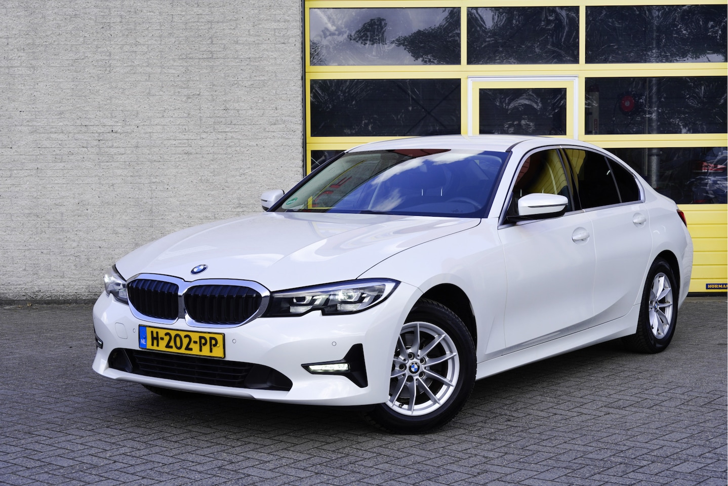 BMW 3-serie - 320i 184PK! Automaat Executive Edition BJ2020 Lmv 16" | Led | Pdc | Navi | Virtual cockpit - AutoWereld.nl