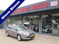 Ford Focus Wagon - 1.0 EcoBoost Titanium zeer mooi met trekhaak apk 29-08-2025