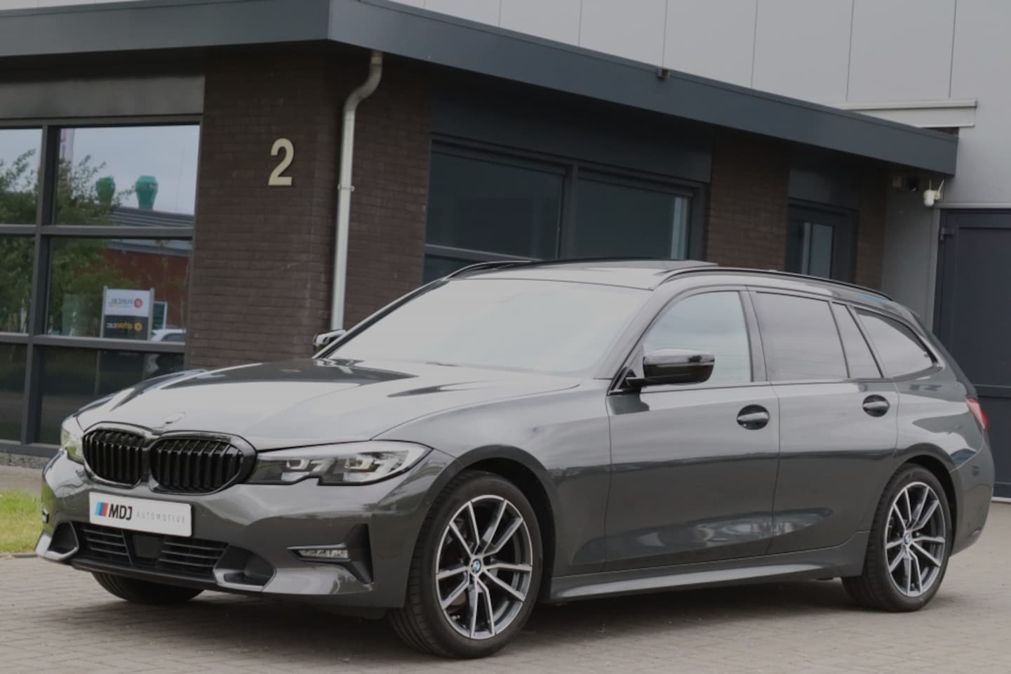 BMW 3-serie Touring - 318d 320d Sport Line Pano Trekhaak 1e eig. Dealer oh. - AutoWereld.nl