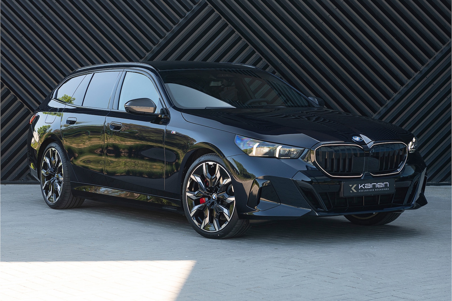 BMW 5-serie Touring - 550e xDrive M-Sport Pro Pano ACC M Stoel Bowers&Wilkens Headup ICONIC Stoelvent. Shadow Tr - AutoWereld.nl