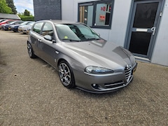 Alfa Romeo 147 - 2.0 T.Spark Clima/Navi/PDC/Cruise