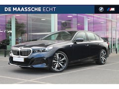 BMW 5-serie - 520i High Executive M Sport Automaat / Panoramadak / Trekhaak / Adaptieve LED / Stoelverwa