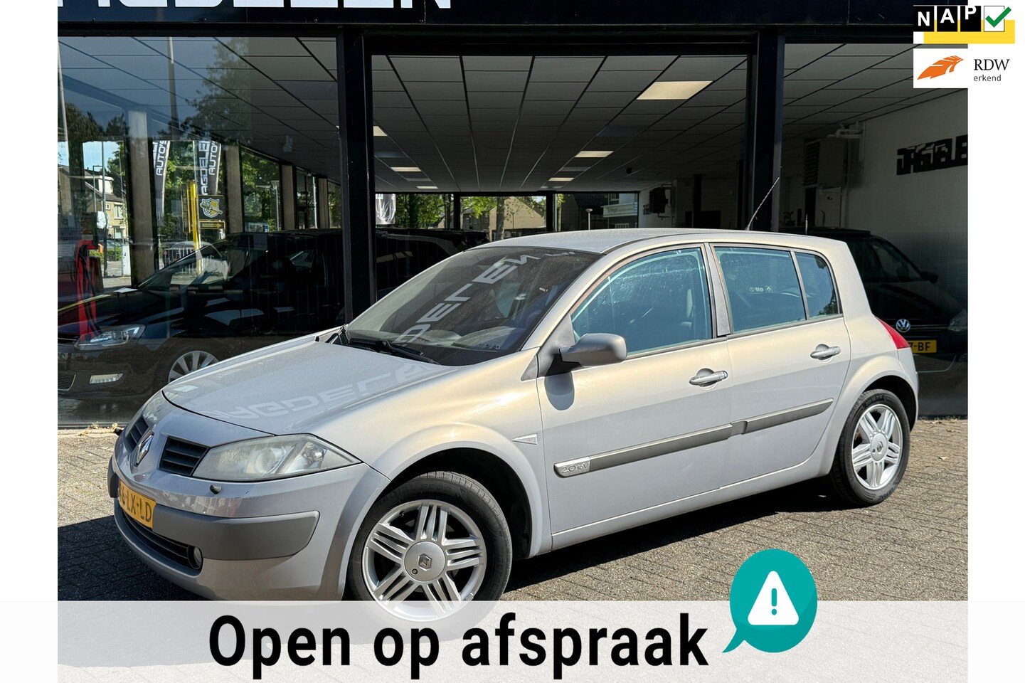 Renault Mégane - 2.0-16V Privilège Luxe AUTOMAAT | AIRCO | CRUISE | LMV - AutoWereld.nl