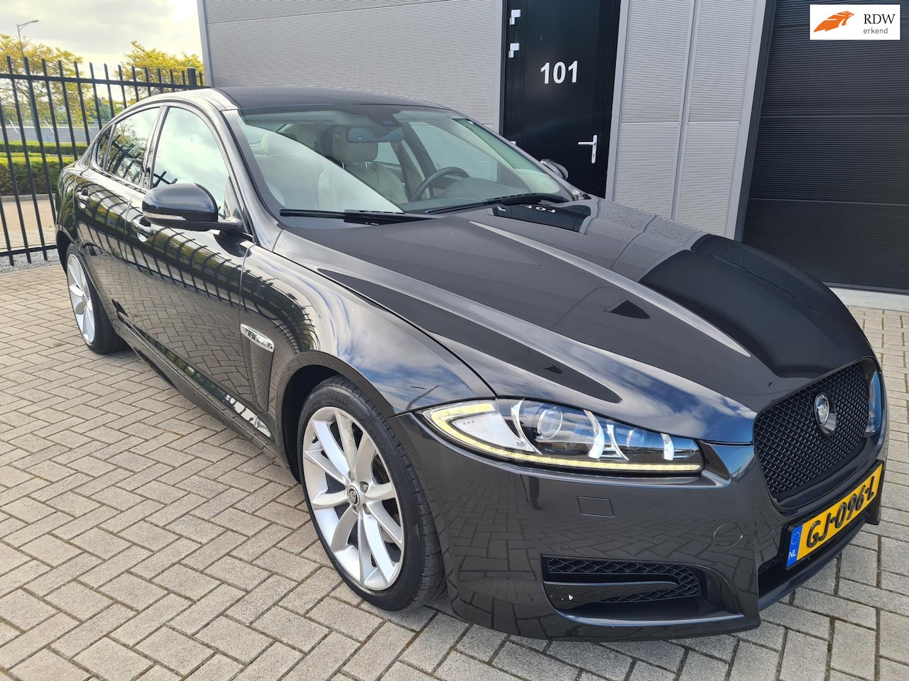Jaguar XF - 2.2D 2.2D - AutoWereld.nl