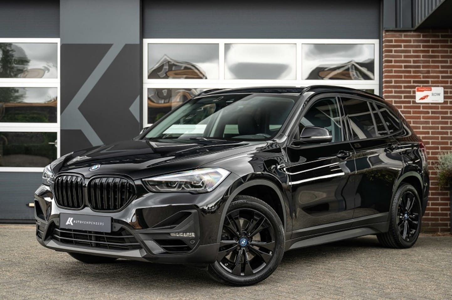 BMW X1 - xDrive 25e Advantage | Cruise control | Harman/Kardon | Sportstoelen | Stoelverwarming | T - AutoWereld.nl
