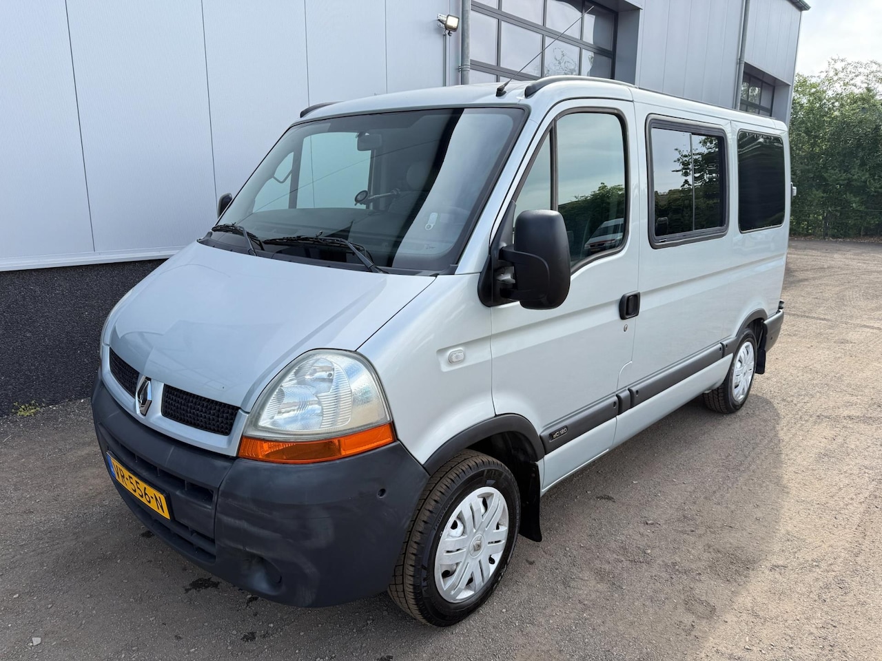 Renault Master - 2.5dCi L1H1 Rolstoelbus / Rolstoelauto / Invaldivervoer - AutoWereld.nl