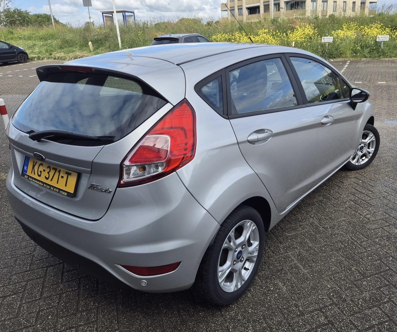 Ford Fiesta - 1.0 Style Ultimate met parkeersensoren en navigatie en airco - AutoWereld.nl