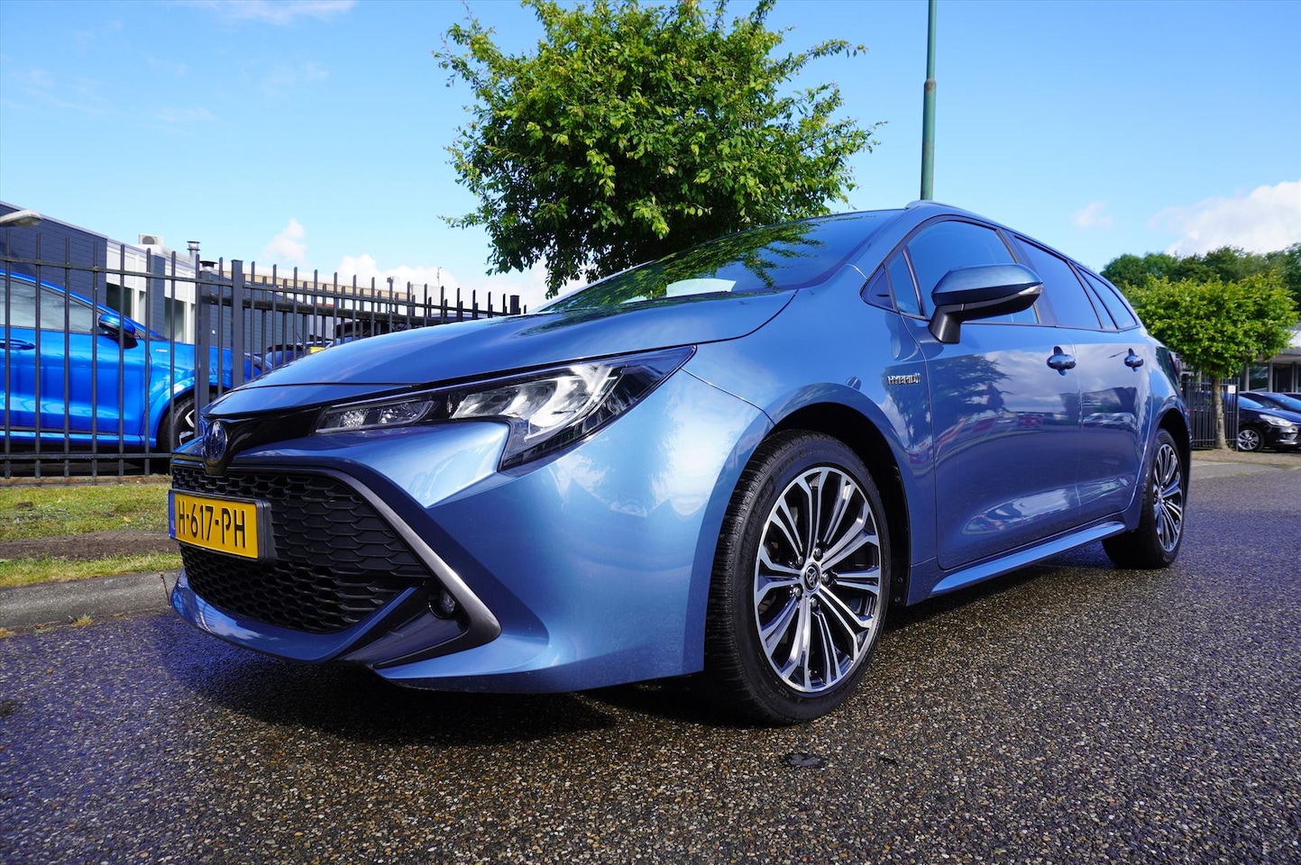 Toyota Corolla Touring Sports - 2.0 Hybrid 184pk CVT Business Plus Multi Media Trekhaak - AutoWereld.nl