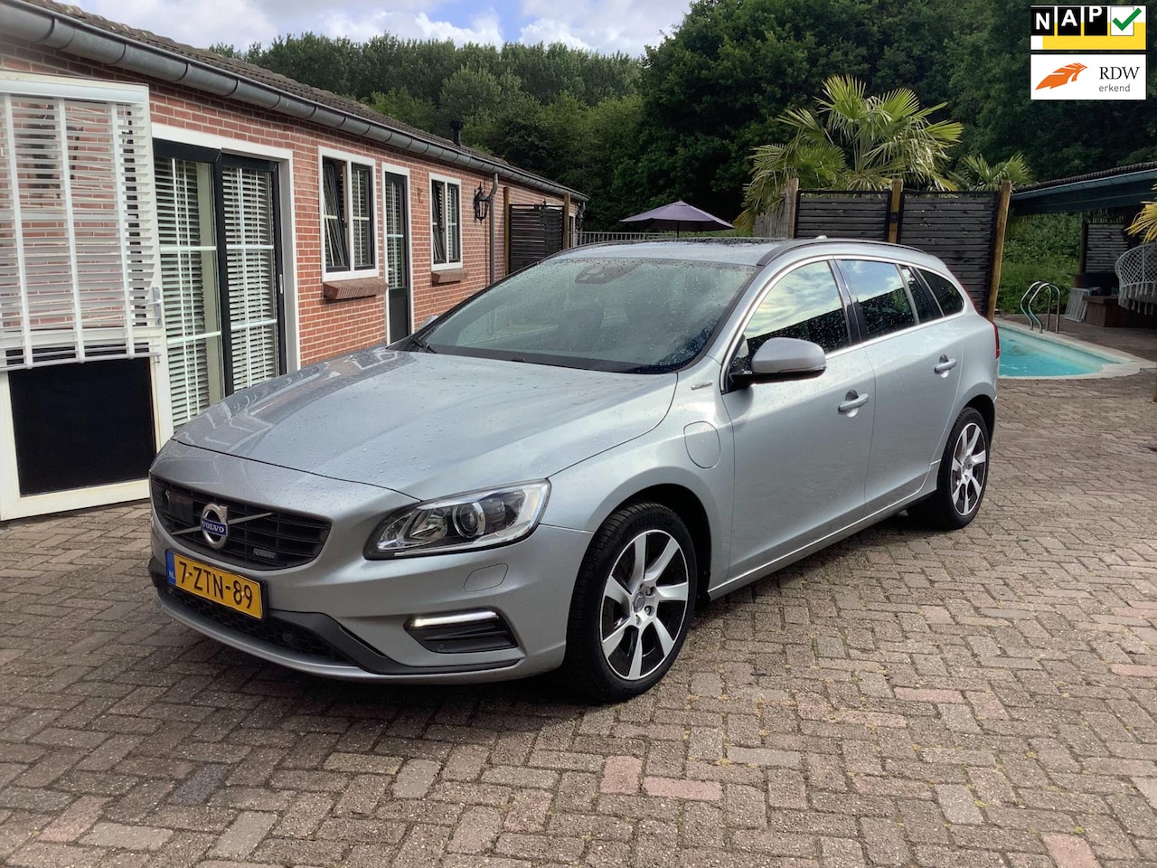 Volvo V60 - 2.4 D6 AWD Plug-In Hybrid R-Design 2.4 D6 AWD Plug-In Hybrid R-Design - AutoWereld.nl