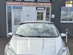 Ford Fiesta - 1.0 Style Ultimate met parkeersensoren en navigatie en airco