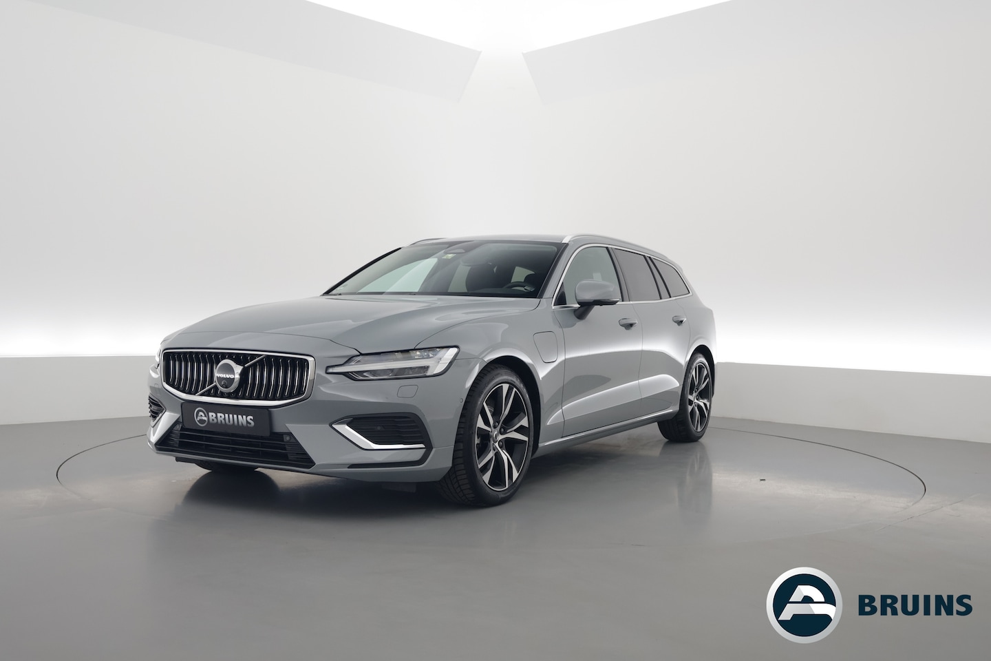 Volvo V60 - T6 Recharge Plus Bright | Trekhaak | 360 camera | 4x stoel- + stuurverw. | H&K audo | - AutoWereld.nl