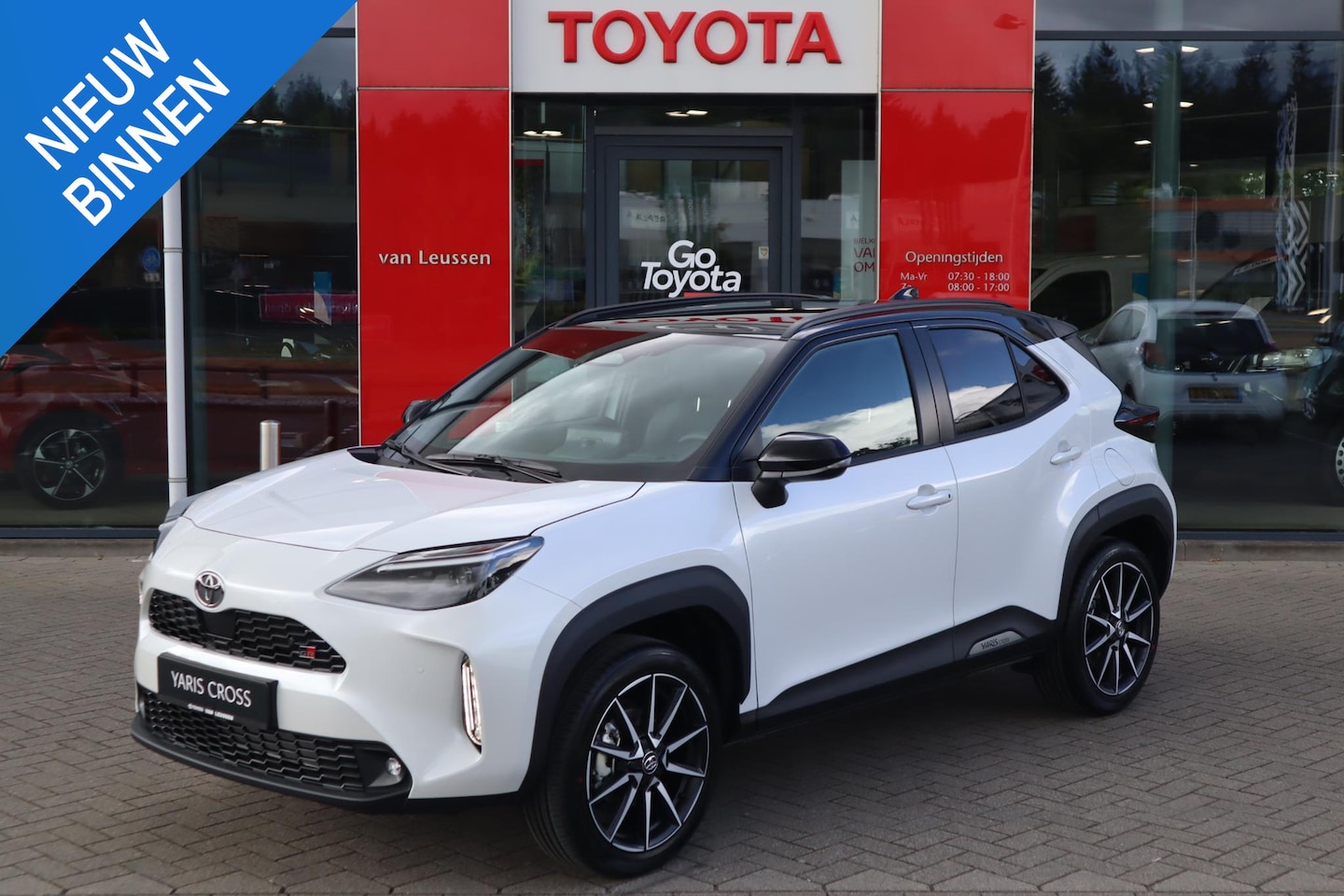 Toyota Yaris Cross - 1.5 HYBRID 130 GR Sport NIEUW&DIRECT LEVERBAAR!! STOELVERW. PANODAK JBL-AUDIO NAVI HEAD-UP - AutoWereld.nl
