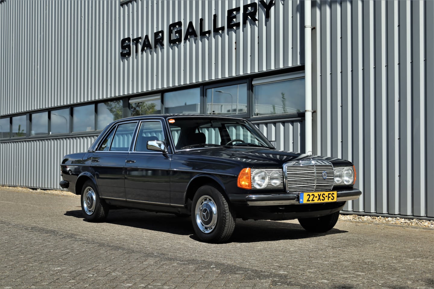 Mercedes-Benz 200-280 (W115) - 230 E Pullman interieur 85038km - AutoWereld.nl