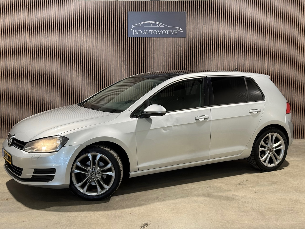 Volkswagen Golf - 1.2 TSI Highline 2013 DSG PANO CRUISE CAMERA - AutoWereld.nl