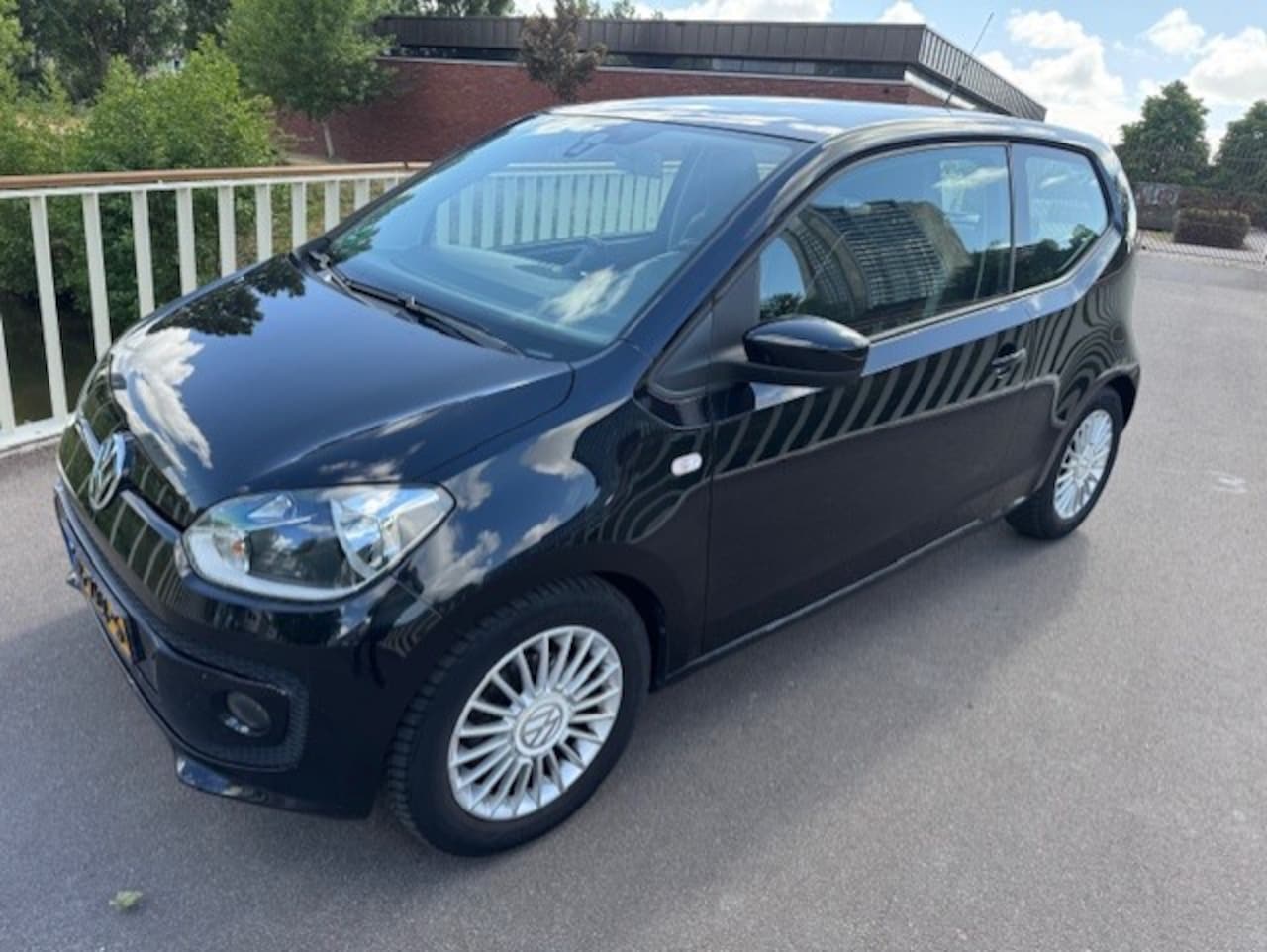 Volkswagen Up! - 1.0 high up! BlueMotion 1.0 high up! BlueMotion - AutoWereld.nl