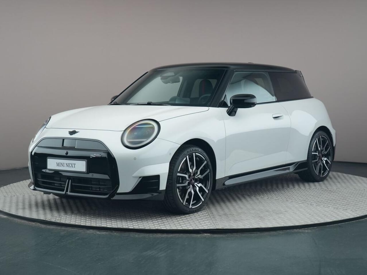 MINI Mini-Electric - Cooper SE John Cooper Works M 54.2 kWh - AutoWereld.nl