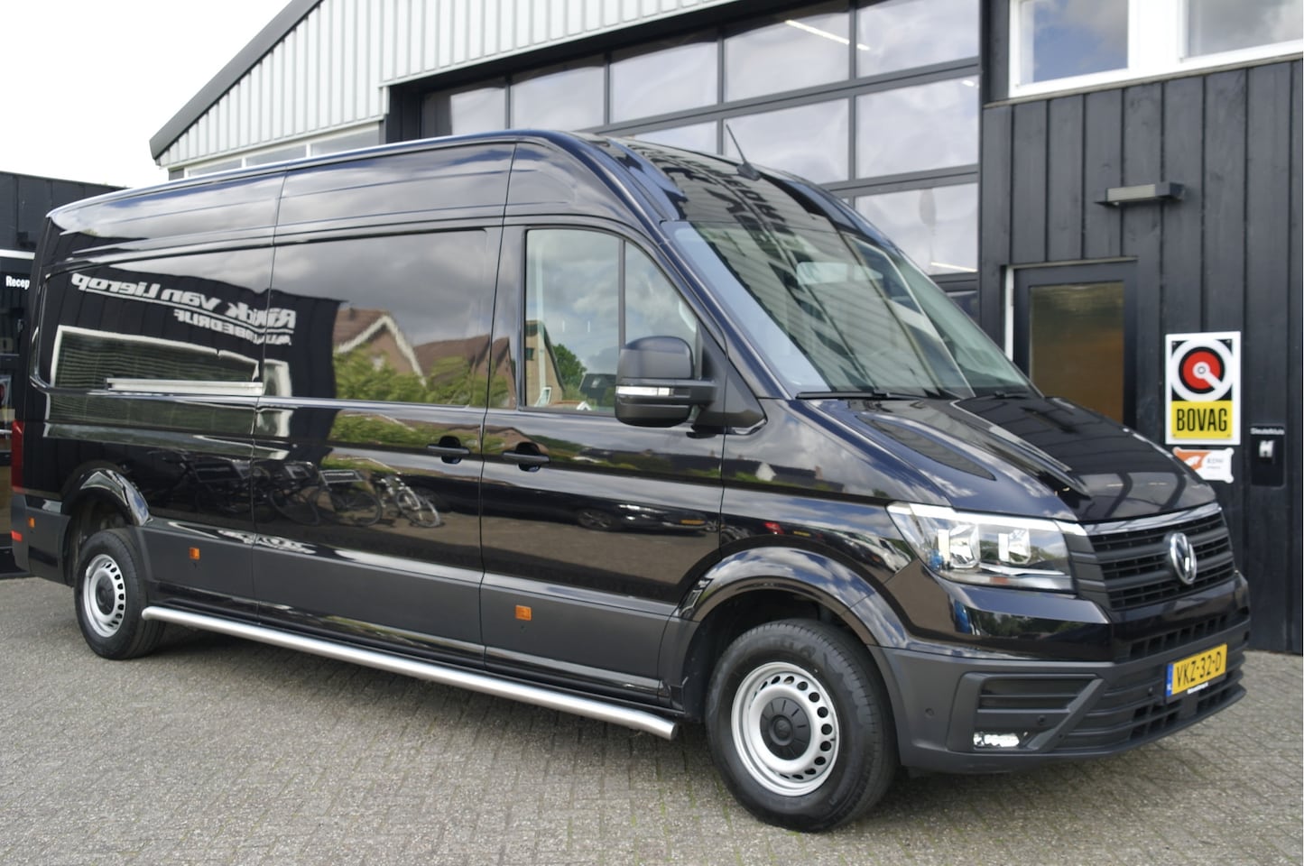 Volkswagen Crafter - 35 2.0 TDI L4H3 Automaat | NL-Auto | Cruise | Camera | Carplay | Navi - AutoWereld.nl