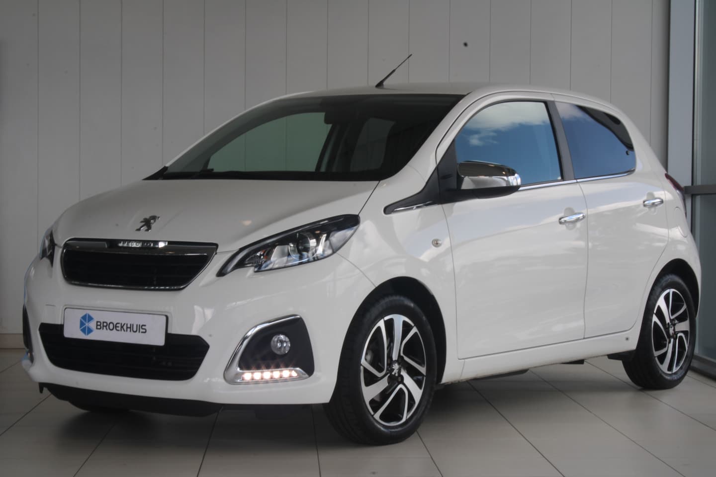 Peugeot 108 - 1.0 e-VTi 72-PK Allure CAMERA | CLIMATE CONTROL | CARPLAY | LMV - AutoWereld.nl