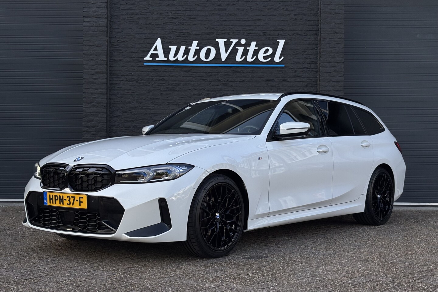 BMW 3-serie Touring - 320i M-Sport | Camera | Comfort Access | Memory | Adaptive Cruise | Head-Up | Fabrieksgara - AutoWereld.nl