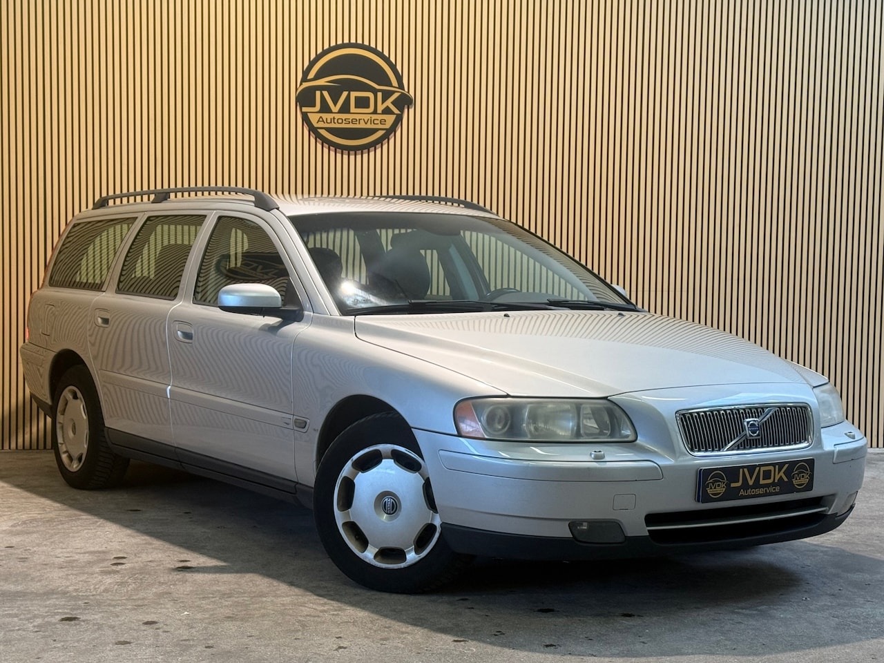 Volvo V70 - 2.4 NAP/AUTOMAAT/LEDER/YOUGTIMER/ - AutoWereld.nl