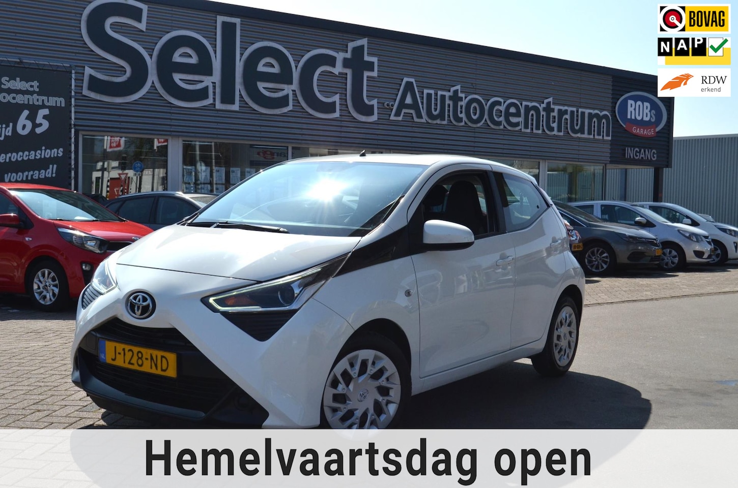 Toyota Aygo - 1.0 VVT-i x-play|AUTOMAAT|CAMERA|CARPLAY|DEALER ONDERH.|1E EIGENAAR - AutoWereld.nl