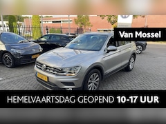 Volkswagen Tiguan - 1.4 TSI Comfortline Business | Navigatie | Airco | Parkeersensoren | Apple carplay | 17 In
