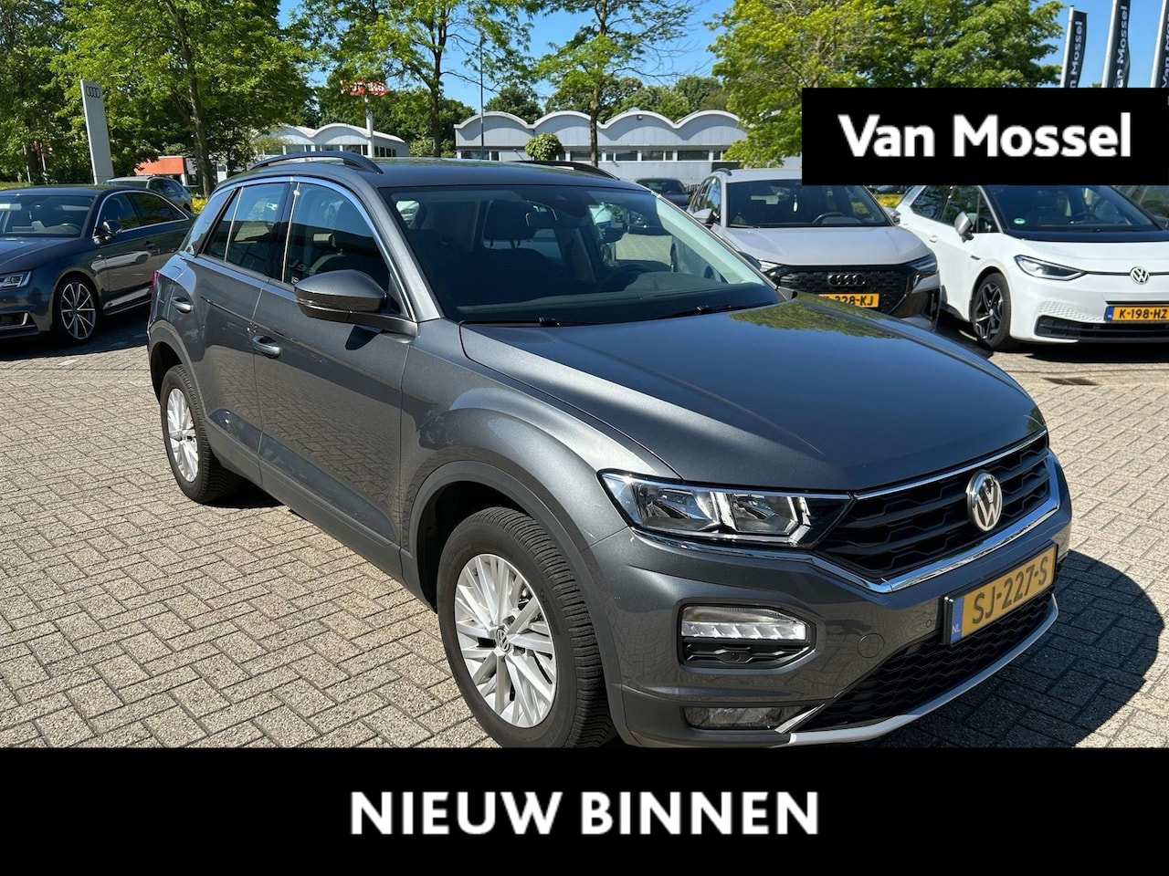 Volkswagen T-Roc - 1.5 TSI Style | Automaat | Camera | parkeersensoren voor/achter | 16 Inch Velgen | Airco | - AutoWereld.nl