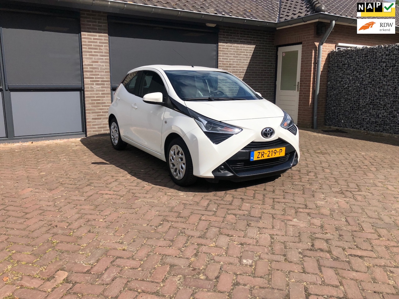 Toyota Aygo - 1.0 VVT-i x-play 1.0 VVT-i x-play - AutoWereld.nl