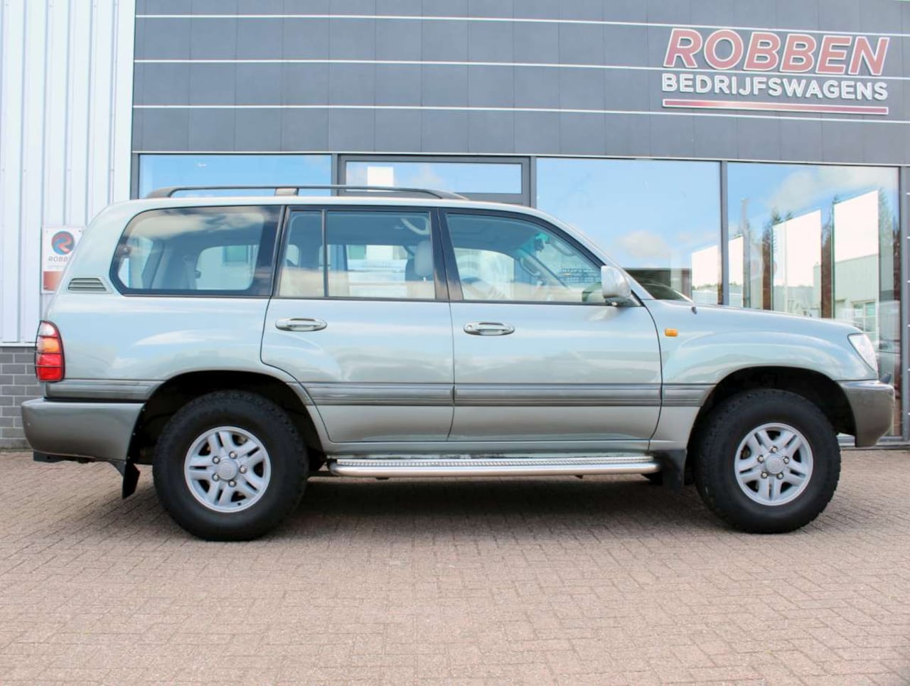 Toyota Land Cruiser 100 - 4.7i V8 50th Anniversary Aut. 7 Zitpl. Stoelverw./Trekhaak - AutoWereld.nl