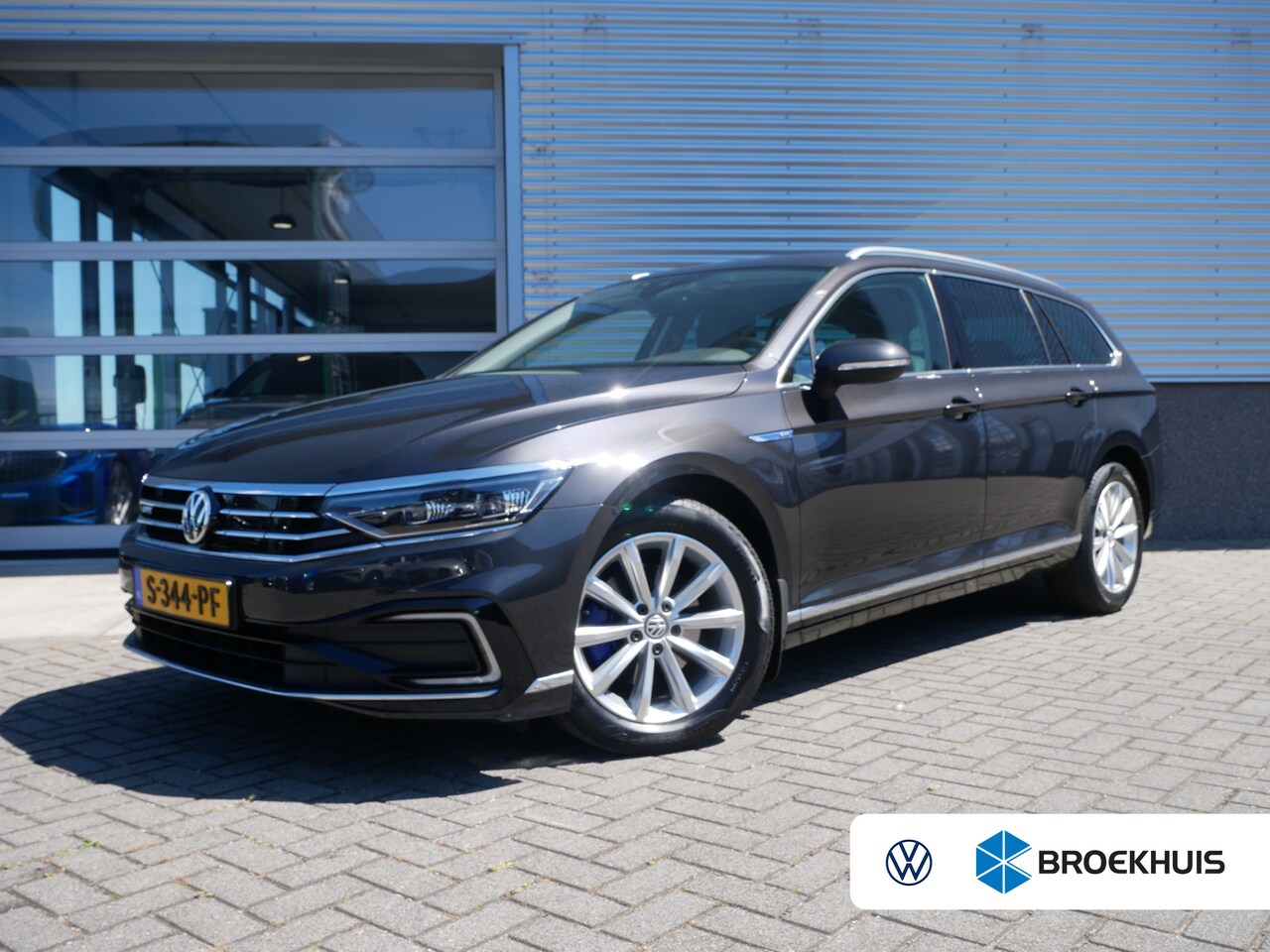 Volkswagen Passat Variant - 1.4 TSI PHEV GTE Business | Achteruitrijcamera | Cruise control adaptief | Trekhaak - AutoWereld.nl