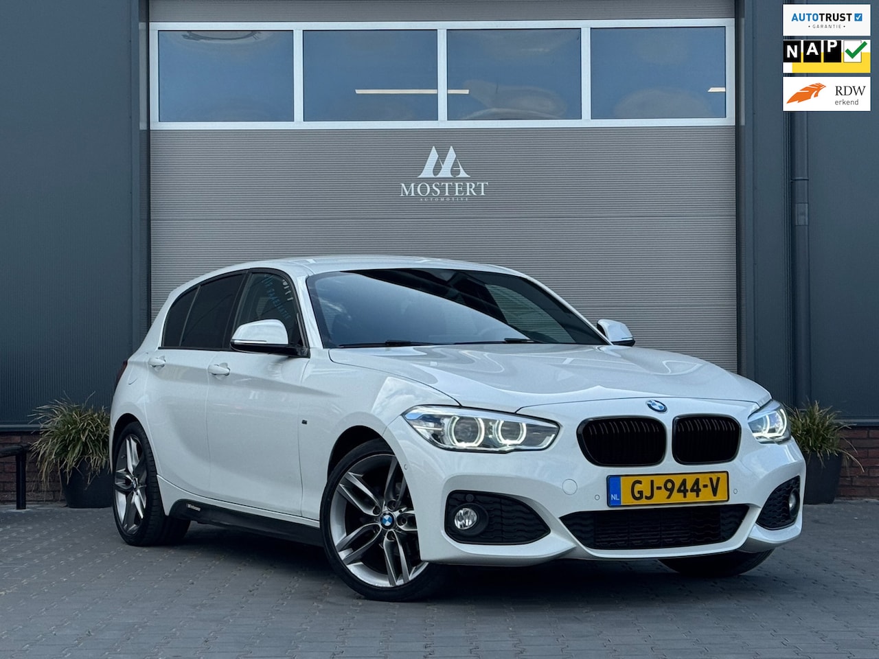BMW 1-serie - 118i/135pk M-Sport Automaat|2015|M-Pakket|NAP|Leder|Navi|PDC|Stoelverw.|18"LMV - AutoWereld.nl