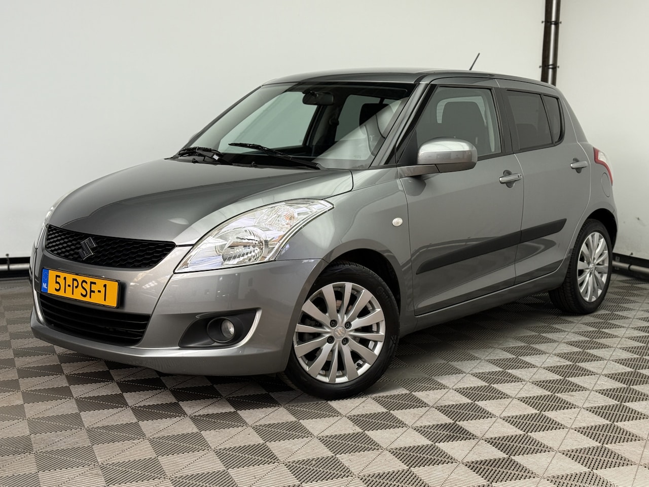 Suzuki Swift - 1.2 Exclusive EASSS 5-drs ECC LM16" 1e Eigenaar - AutoWereld.nl