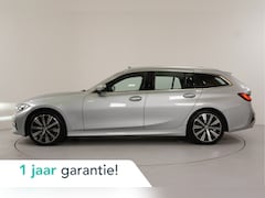 BMW 3-serie Touring - 320d Corporate High Executive | Trekhaak | Pano | HUD | Leer | Camera | Dodehoek | El. ach