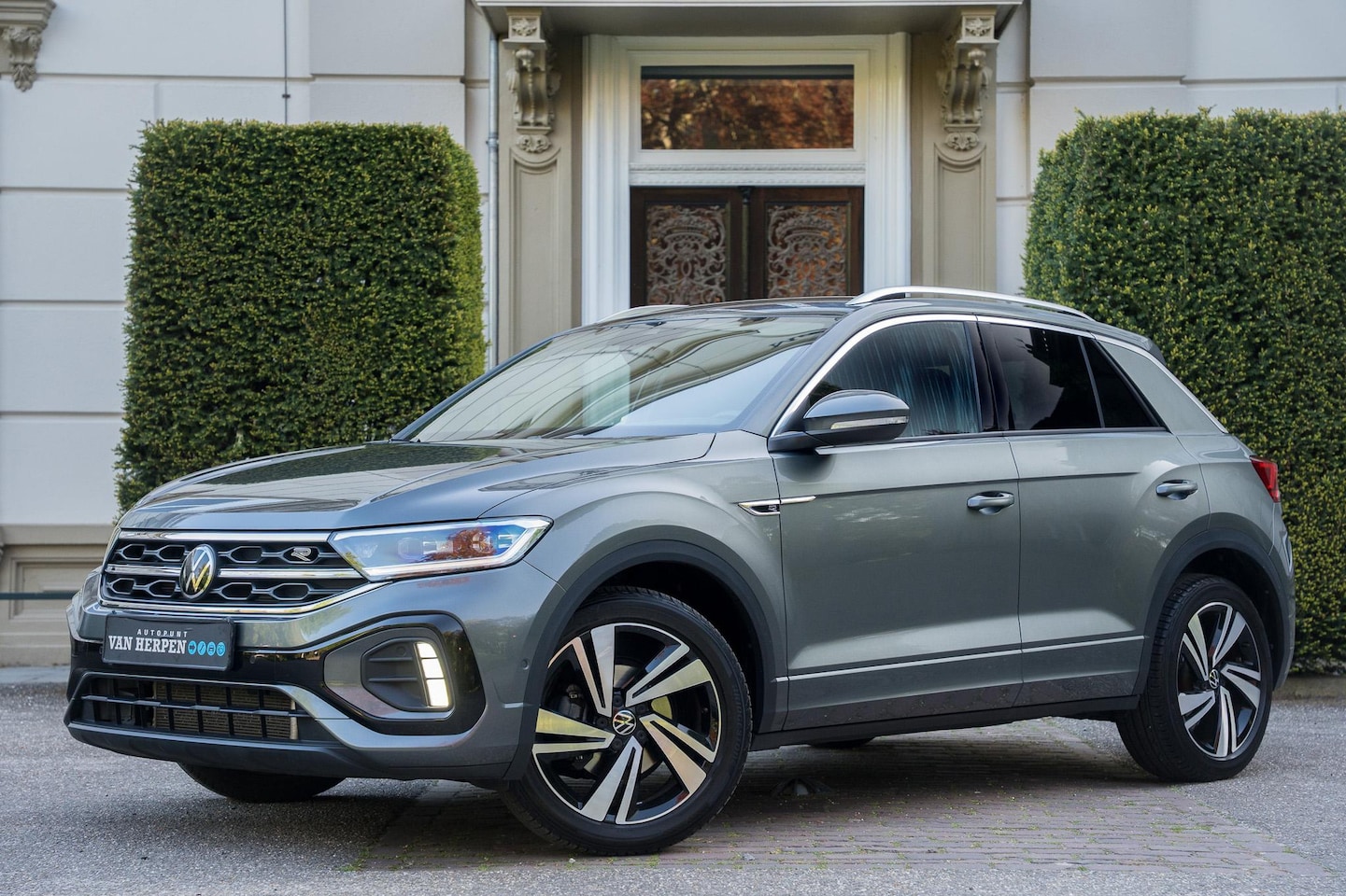 Volkswagen T-Roc - 1.5 TSI R-Line Business+ IQ | Camera | Massage | ACC | Stoel- en stuurverw - AutoWereld.nl