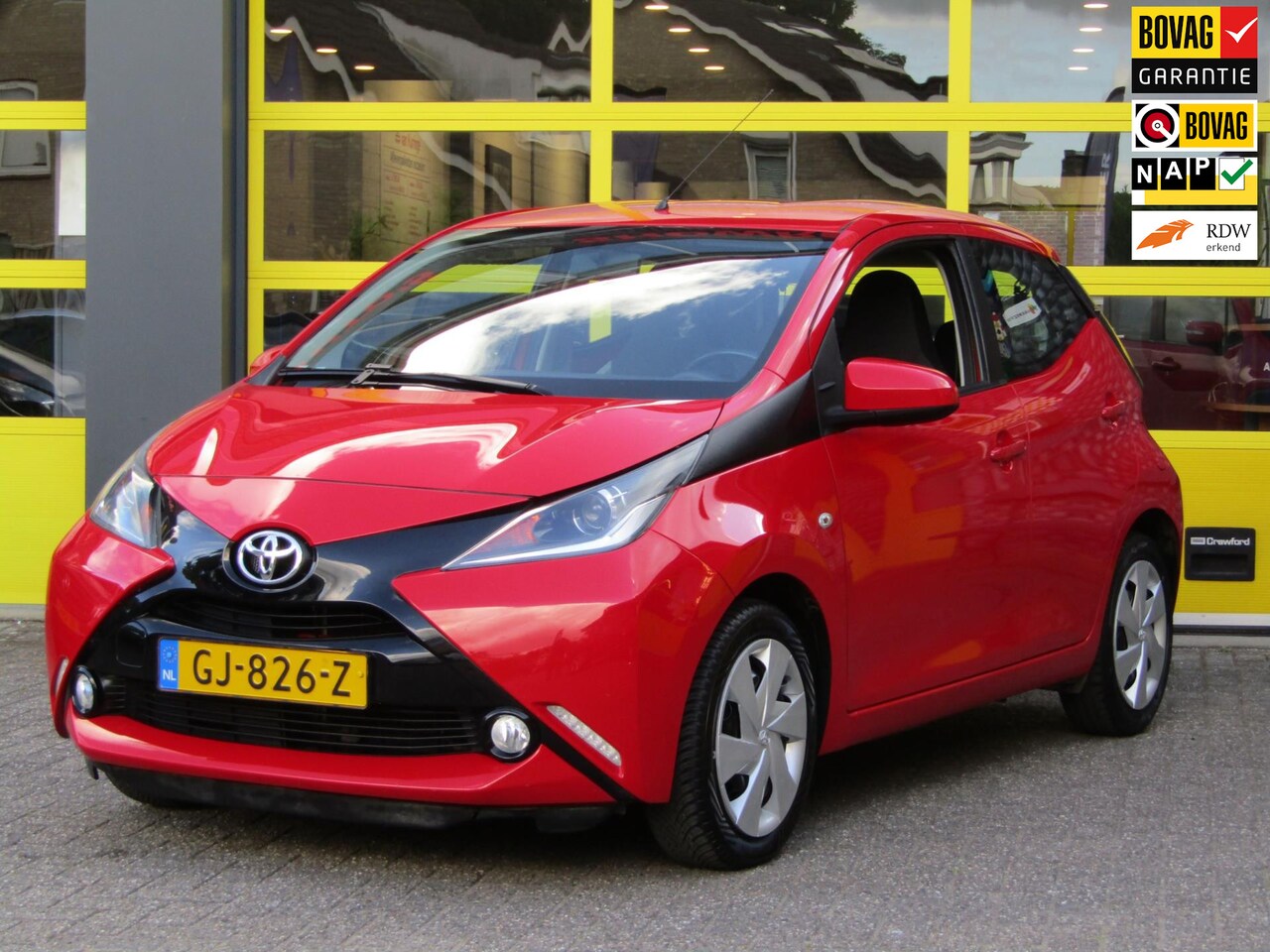 Toyota Aygo - 1.0 VVT-i x-play Achteruitrijcamara/cruis controle/Nav - AutoWereld.nl