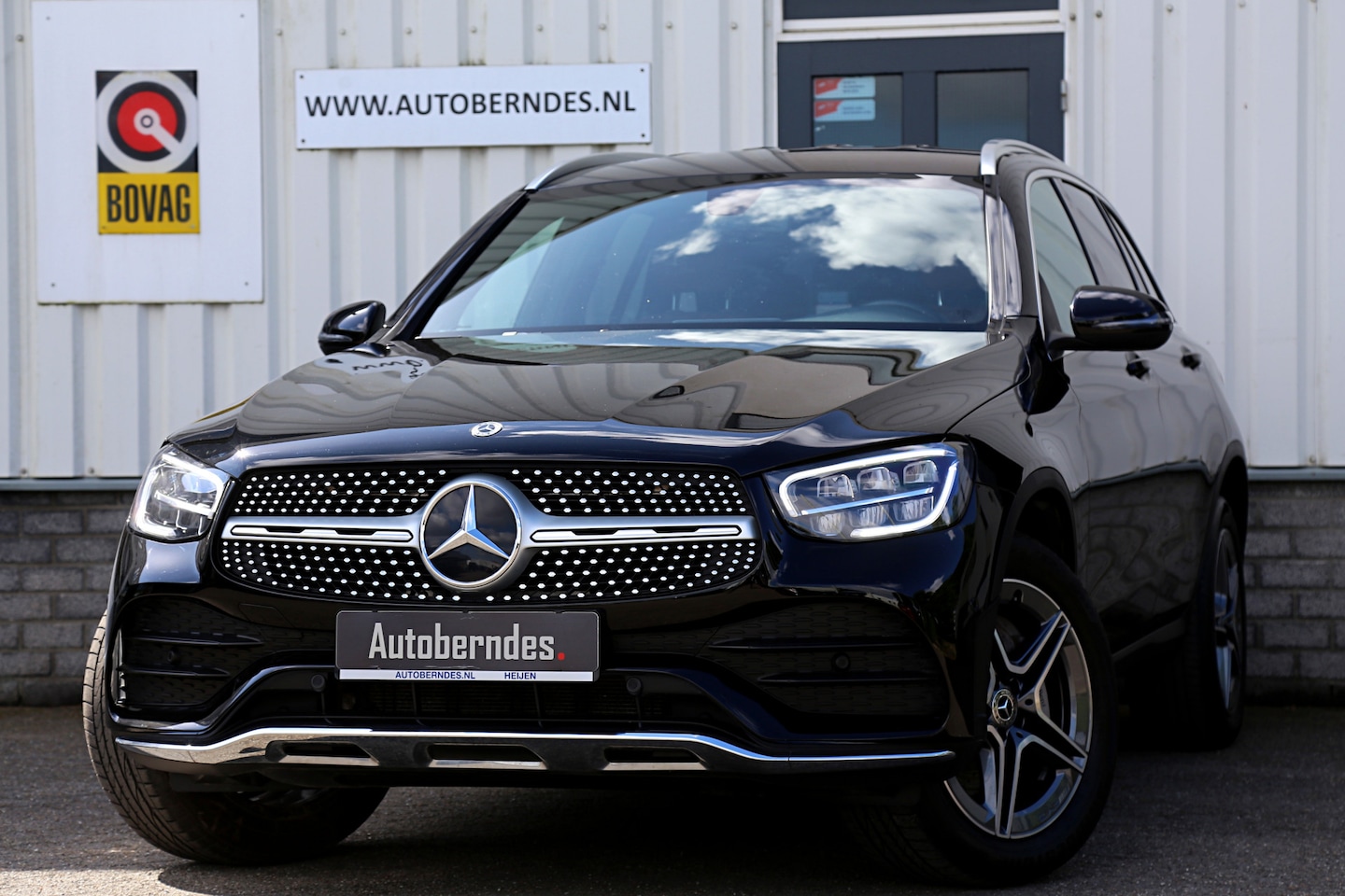 Mercedes-Benz GLC-klasse - 300e 4MATIC AMG Plug in hybride*Perfect Onderh.*BTW*Elek. Trekhaak/Diamond Grille/Stoelver - AutoWereld.nl