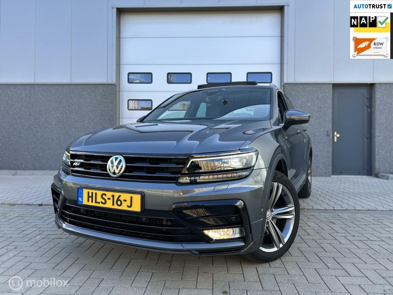 Volkswagen Tiguan - 2.0 TDI 4Motion R-LINE/240PK/PANO/DSG/ - AutoWereld.nl