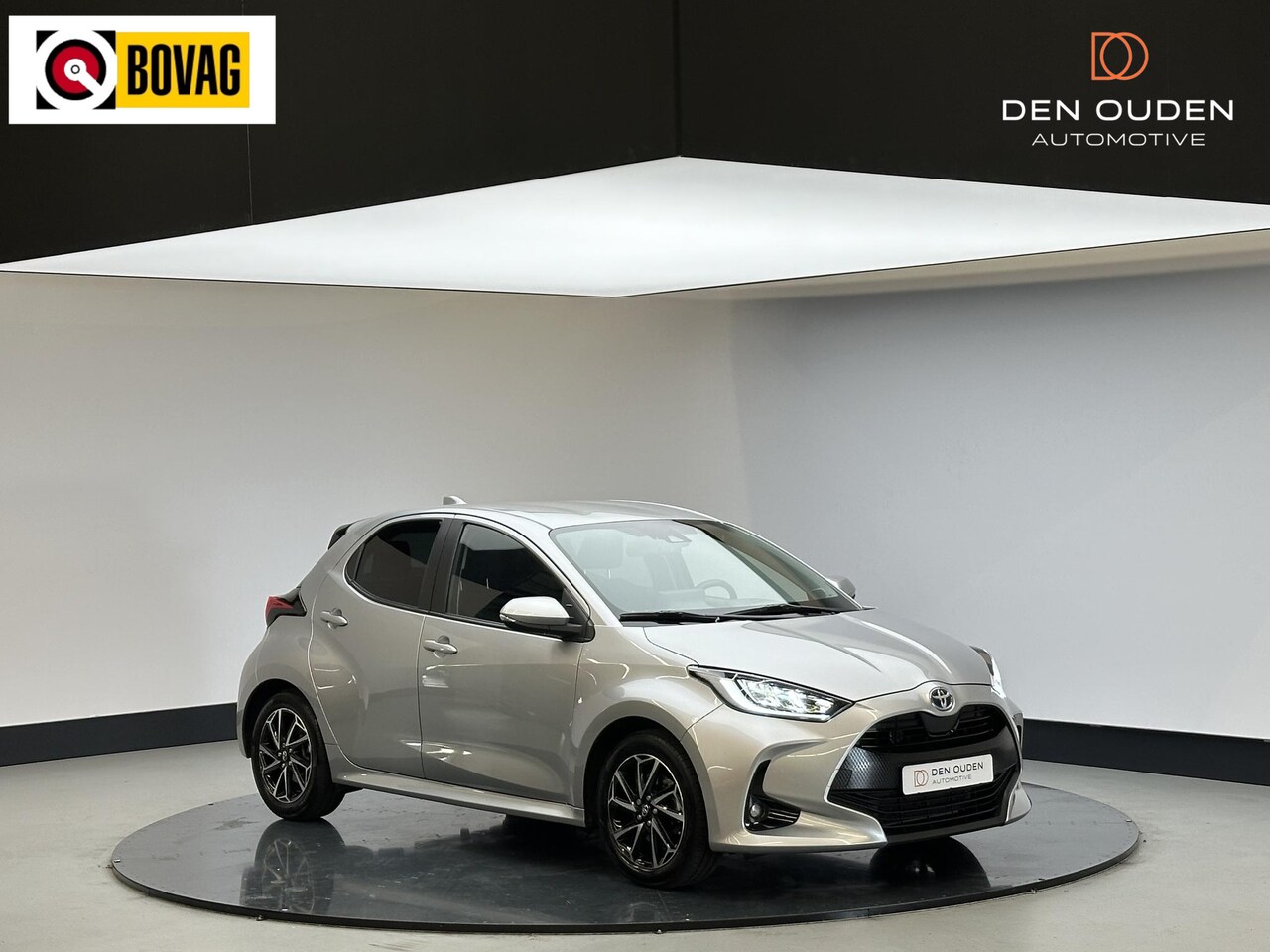 Toyota Yaris - 1.5 Hybrid Dynamic | Cam Achter | 16'' LM velgen | Stoel Verw | Dealer onderhouden | Heel - AutoWereld.nl
