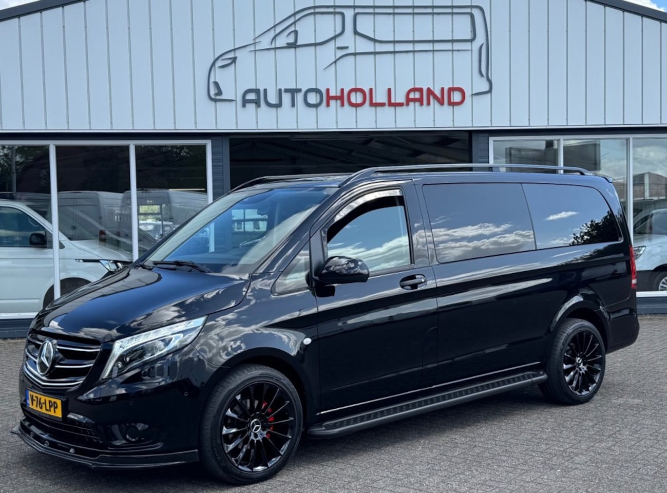 Mercedes-Benz Vito - 114 CDI 100KW 136PK DC DUBBELE CABINE BLACK EDITION L2H1 AUTOMAAT - AutoWereld.nl