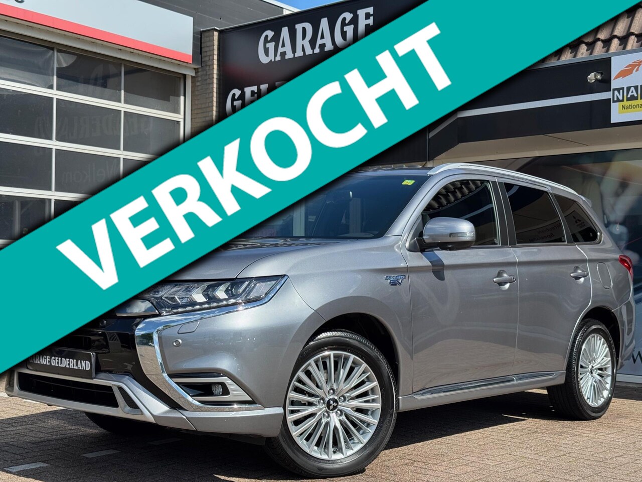 Mitsubishi Outlander - 2.4 PHEV Intro | Volleder | Pano | Xenon | Full-Led | Apple/Android | Navi | Camera | Crui - AutoWereld.nl