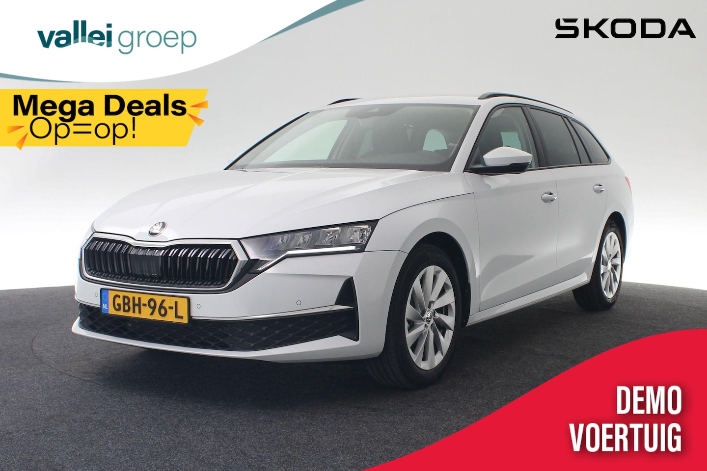 Skoda Octavia Combi - First Edition 1.5 TSI 115 pk DSG | ACC | Keyless | Elektrische achterklep | 17 inch - AutoWereld.nl
