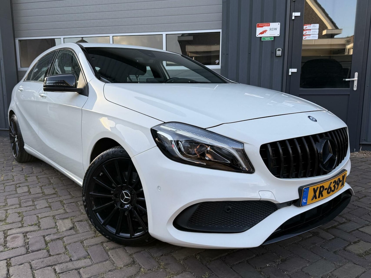Mercedes-Benz A-klasse - 180 AMG Leer / Groot Scherm / Camera - AutoWereld.nl