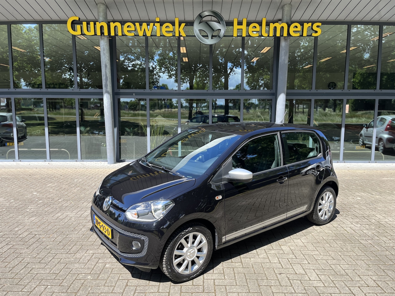 Volkswagen Up! - 1.0 up! Edition BlueMotion | NAVI | BLUETOOTH | AIRCO | STOELVERW. - AutoWereld.nl