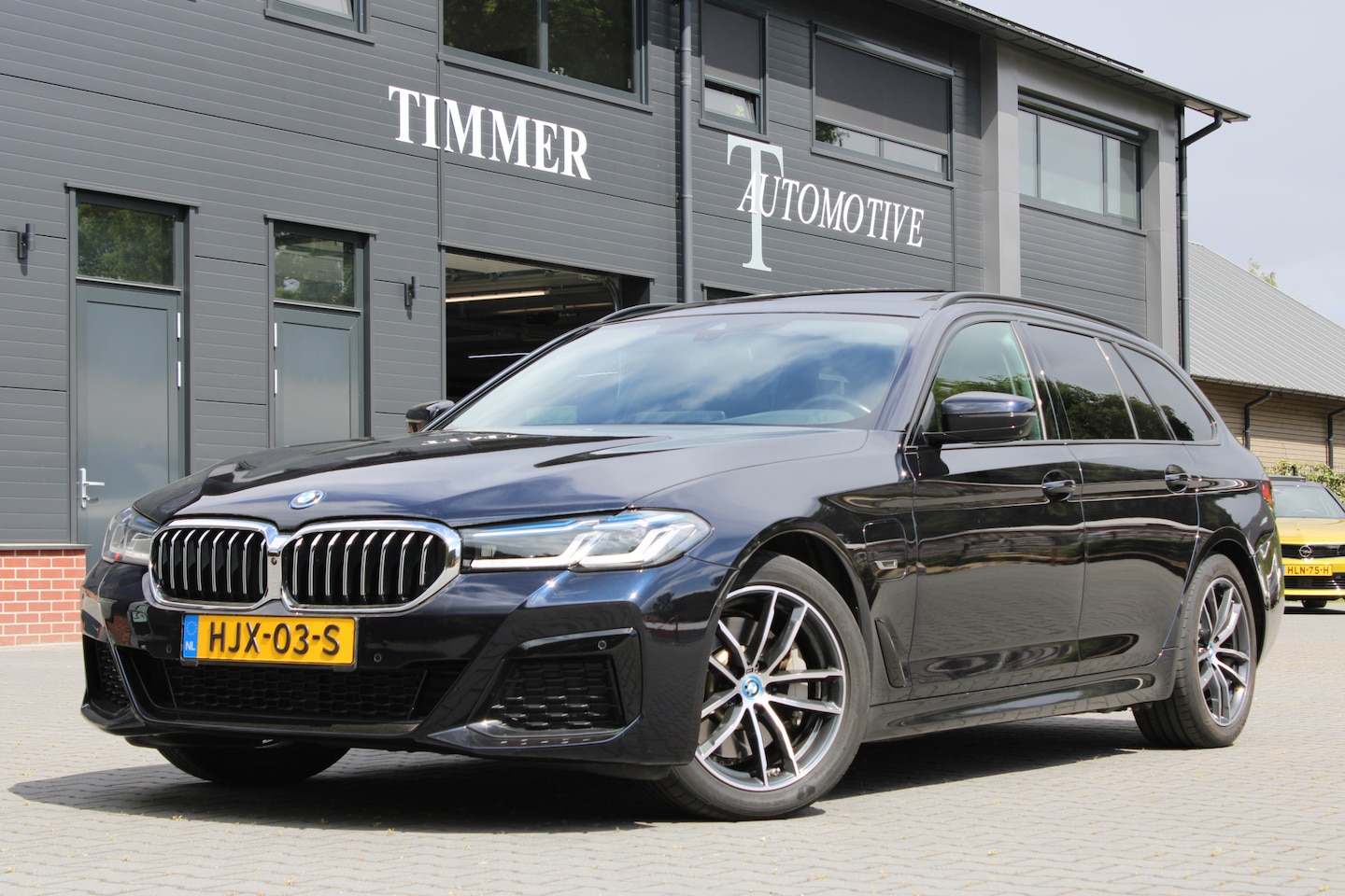 BMW 5-serie Touring - 530e x-Drive High Executive M-Sport Laser light - Panoramadak - Trekhaak - Apple Carpay - - AutoWereld.nl