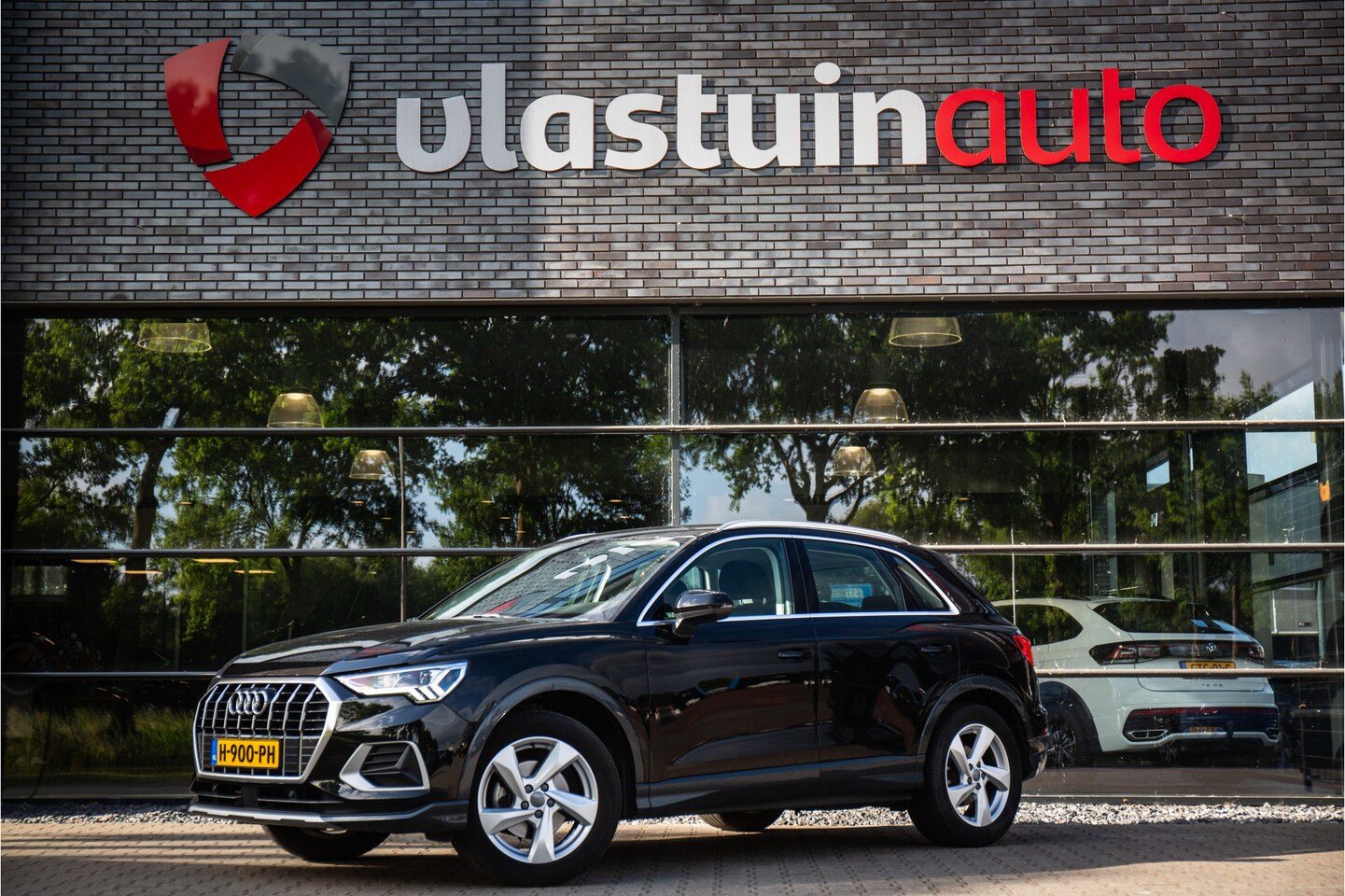 Audi Q3 - 35 TFSI Pro Line business 35 TFSI Pro Line business ,Lane assist, Trekhaak, Adap. cruise, - AutoWereld.nl