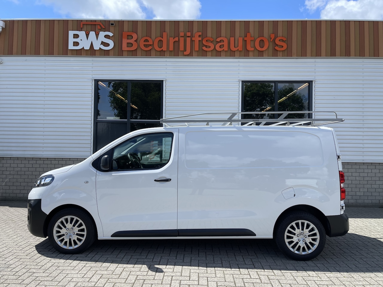 Opel Vivaro - 2.0 CDTI 122pk L2H1 Edition / vaste prijs rijklaar € 13.950 ex btw / lease vanaf € 235 / e - AutoWereld.nl