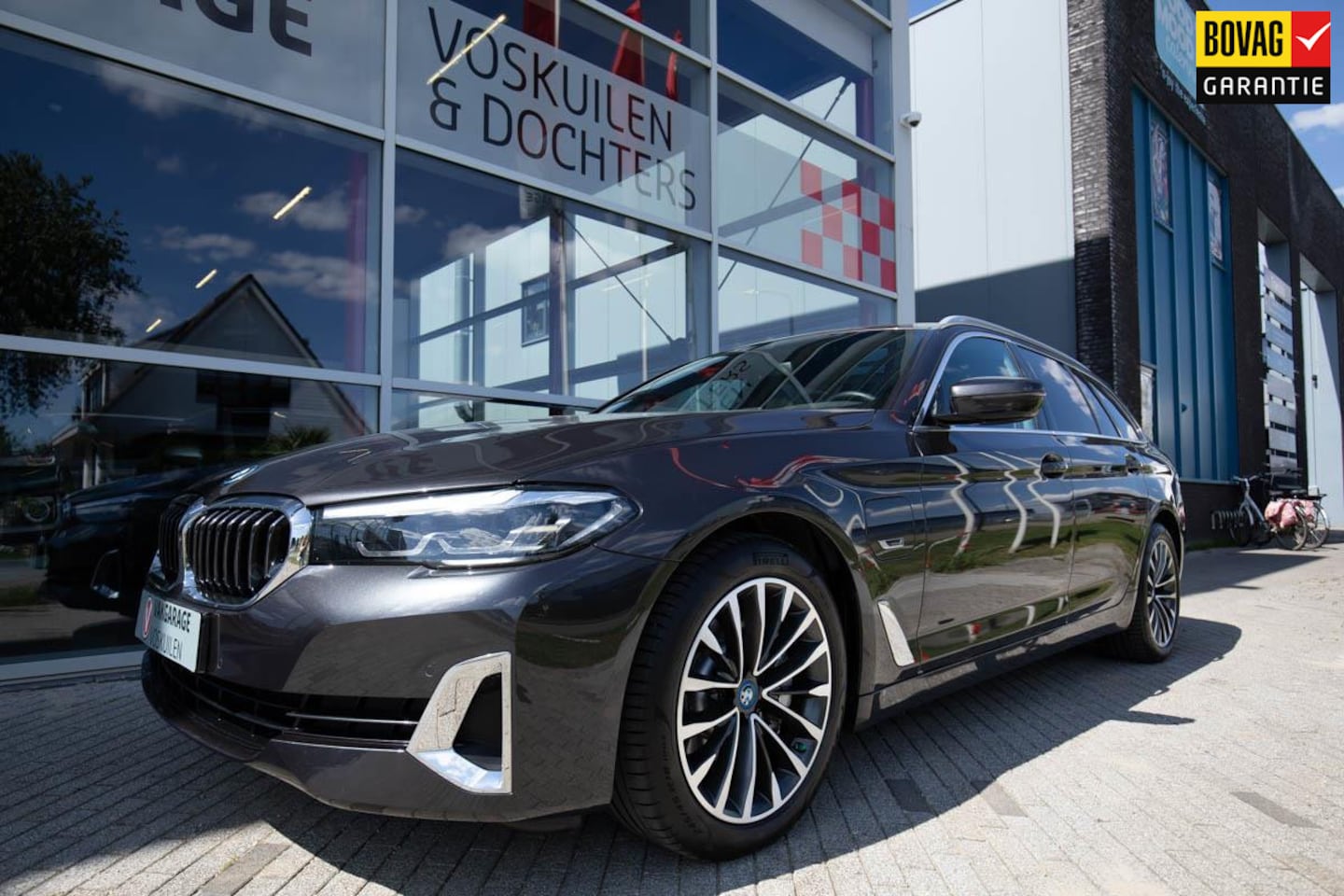 BMW 5-serie Touring - 530e Luxury Line| PHEV | Luxe lederen sportzetels | Automatische Trekhaak - AutoWereld.nl